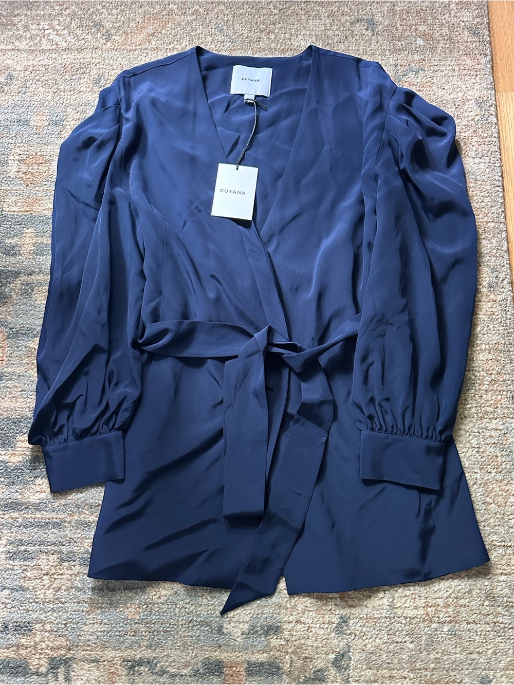 CUYANA Silk Puff Sleeve Wrap